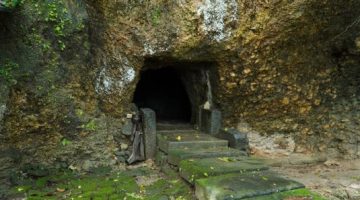 Gua dan Sendang Surocolo di Pundong Bantul menyimpan jejak sejarah Sunan Amangkurat III dengan panorama perbukitan karst yang asri. foto: Dok Bantulkab.go.id